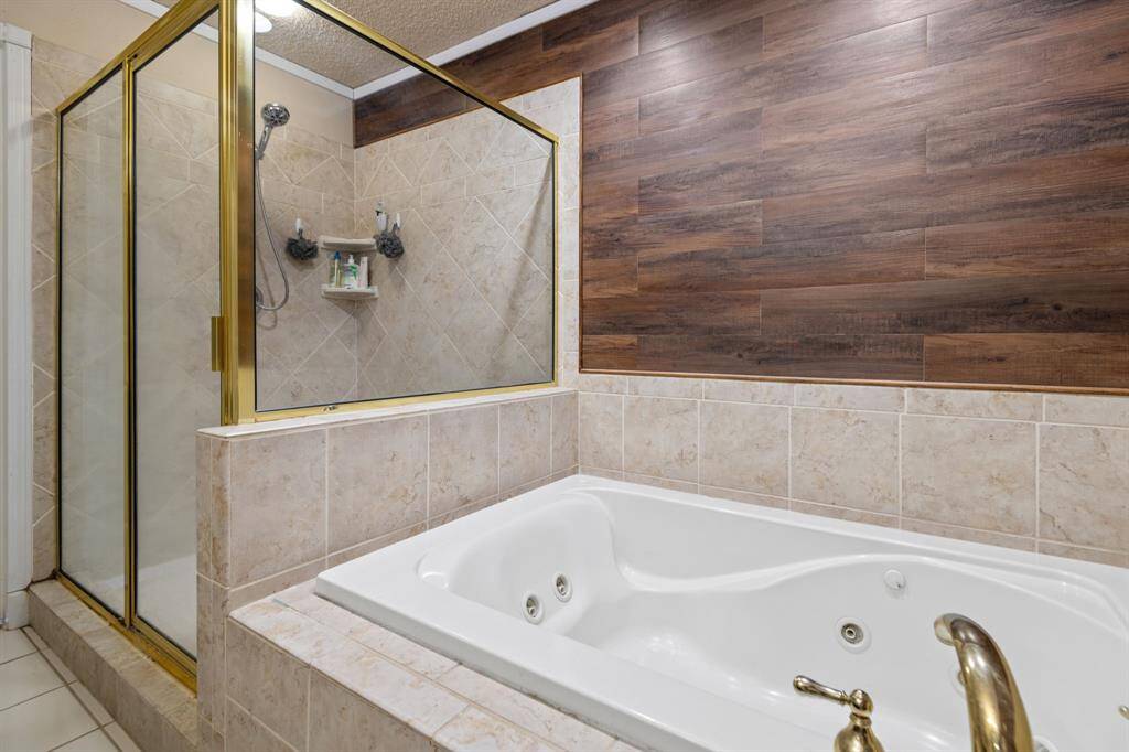 Primary bath with seperate shower