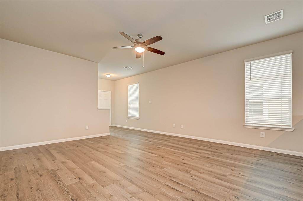 Spacious living room