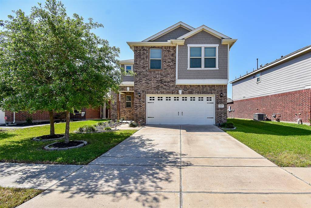 Located on a peaceful street in the charming Katy Manor Trails, this elegant home welcomes you with a wide driveway and neat landscaping.