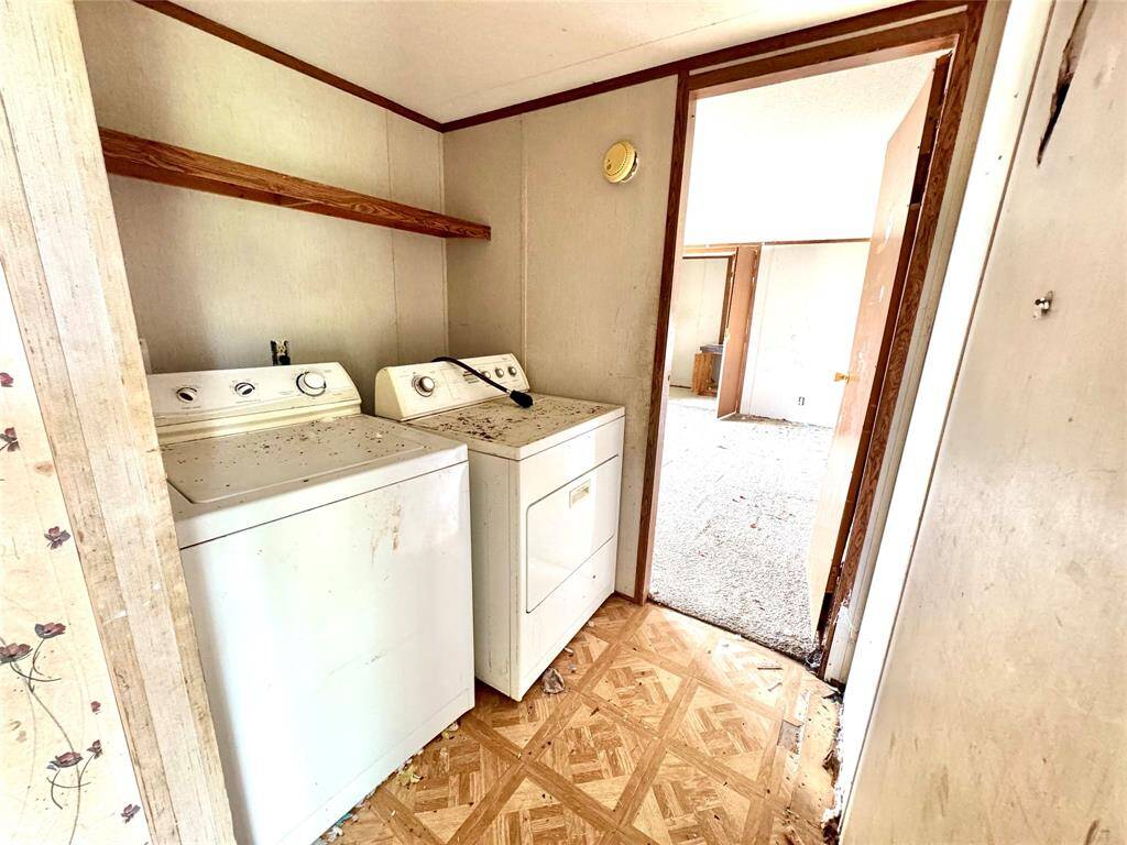 Your own laundry room and washer/dryer
