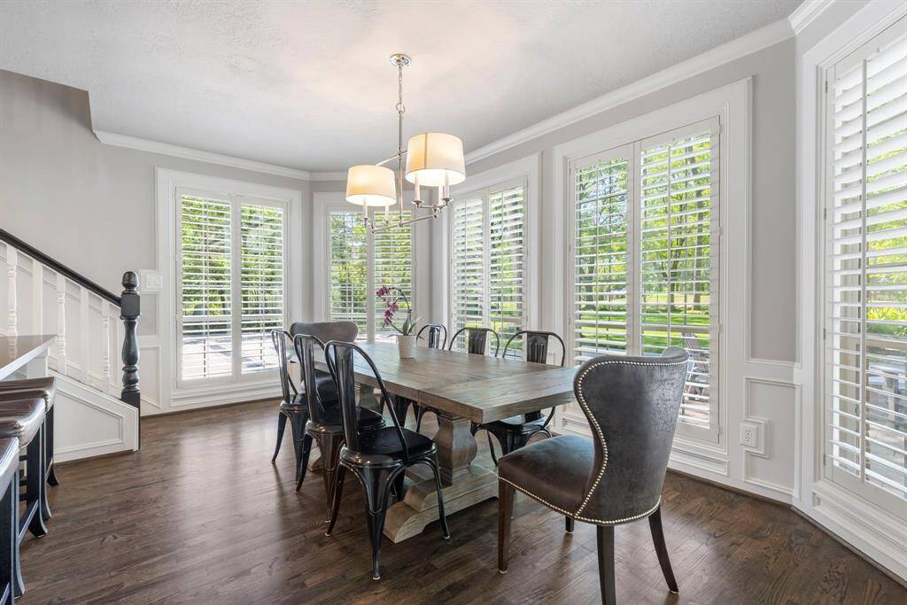 Charming breakfast nook, ideal for cozy meals and morning coffee.