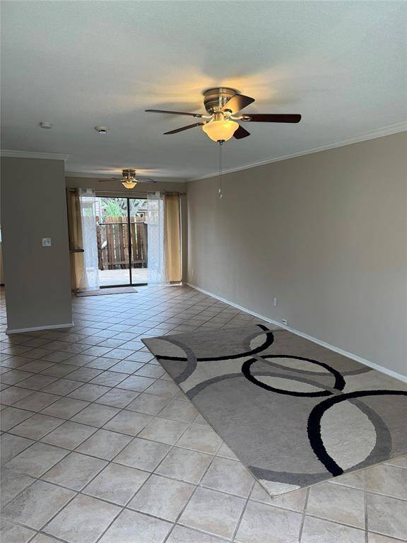 Spacious Living room with open concept