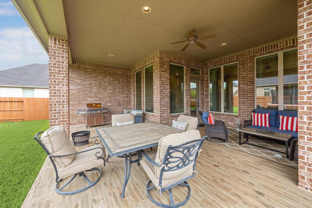 Texas Sized Patio perfect for relaxing after a busy day or entertaining guests!