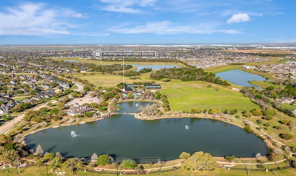 Firethorne fishing lake and amenities!