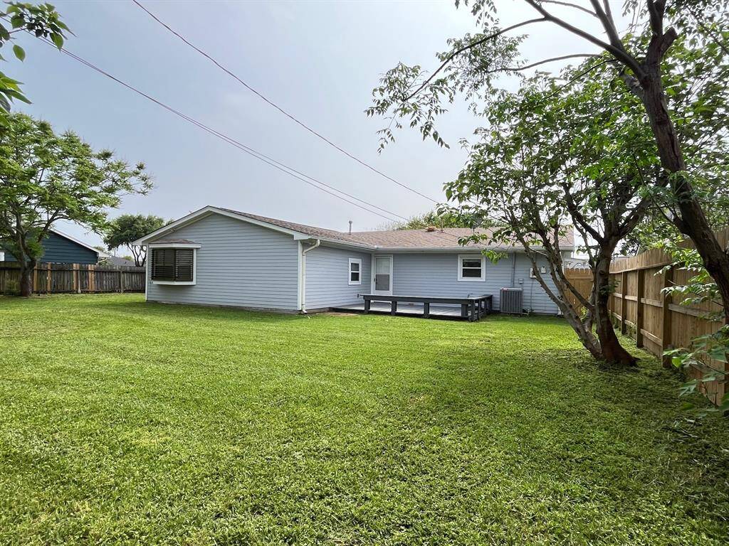 Spacious back yard