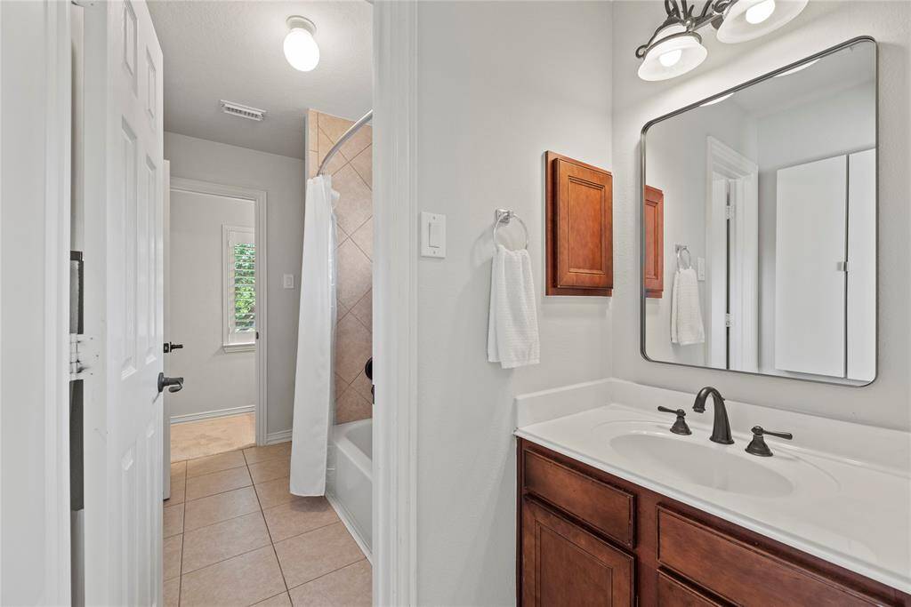 The third private en-suite bath.