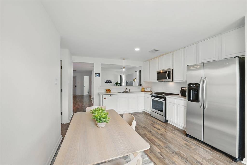 LOOK AT ALL THAT CABINET SPACE!