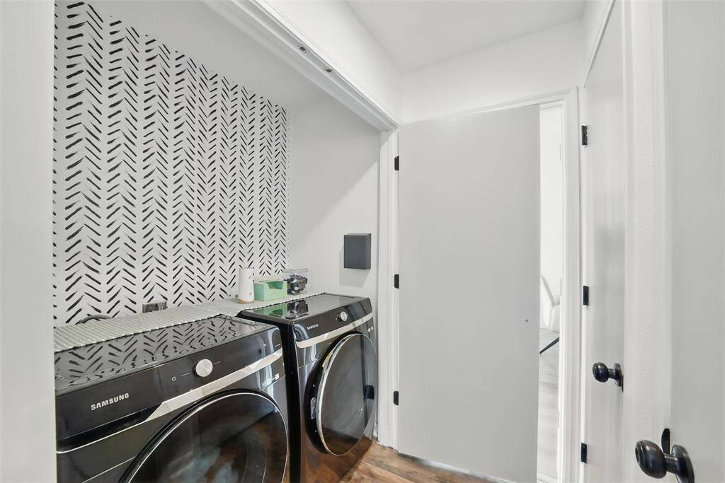 UTILITY AREA - BONUS THE WASHER AND DRYER STAY!