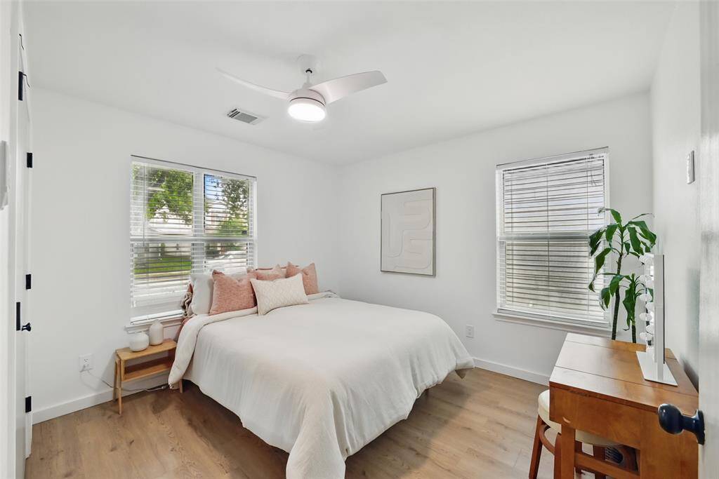 ANOTHER GREAT SIZED 2ND BEDROOM WITH CEILING FAN.