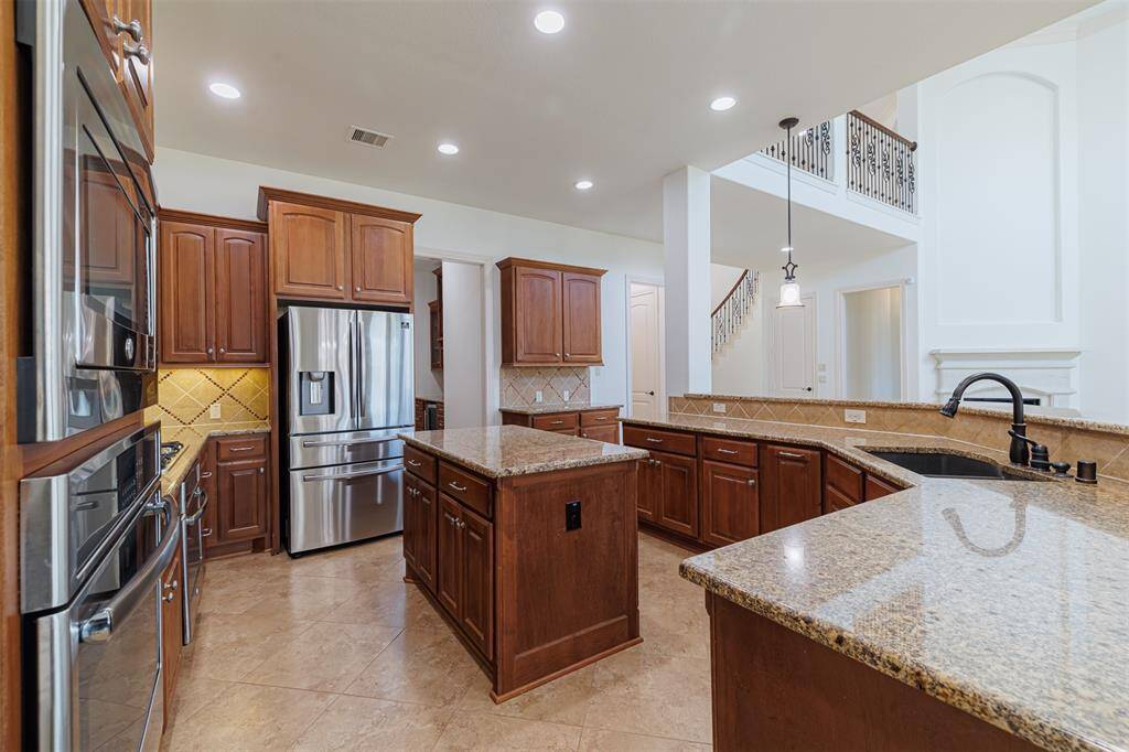 This kitchen also features 2 ovens and is open to the family room.