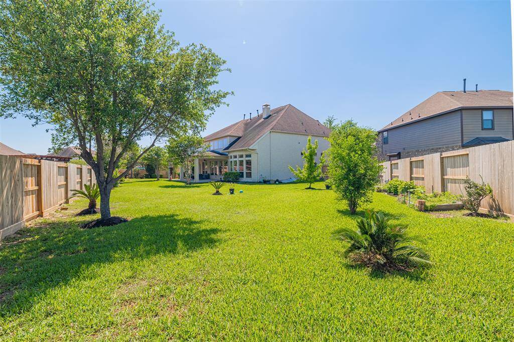 Huge backyard ready for a pool!