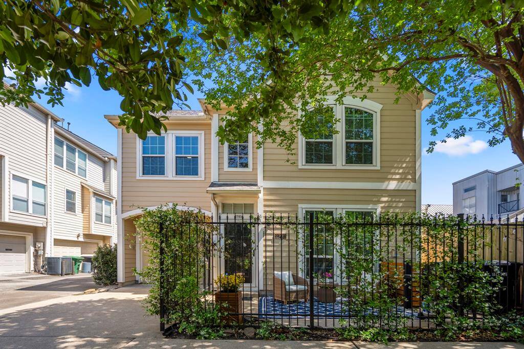 Discover your perfect town home oasis!