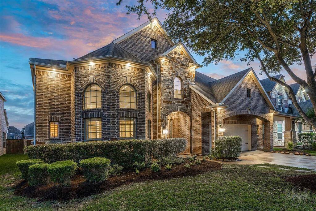 This beautifully built Westin home offers 4 spacious bedrooms, 3.5 bathrooms, an oversized two-car garage, and a pool with spa.
