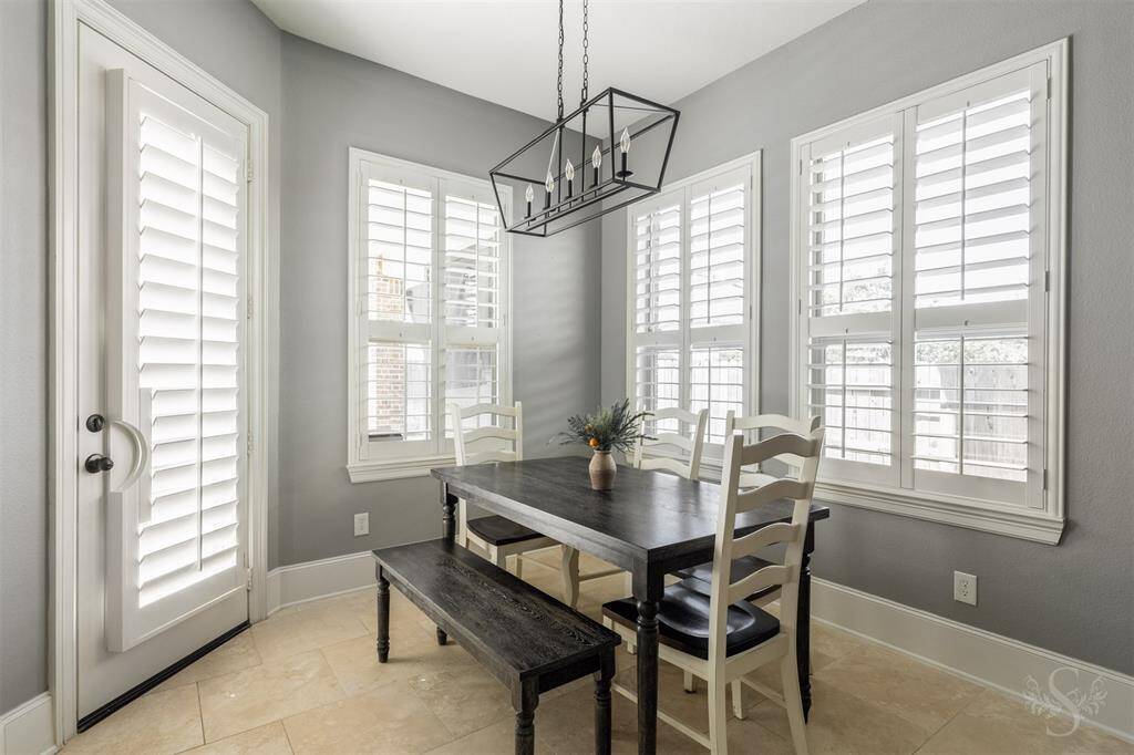 Breakfast area by the kitchen.