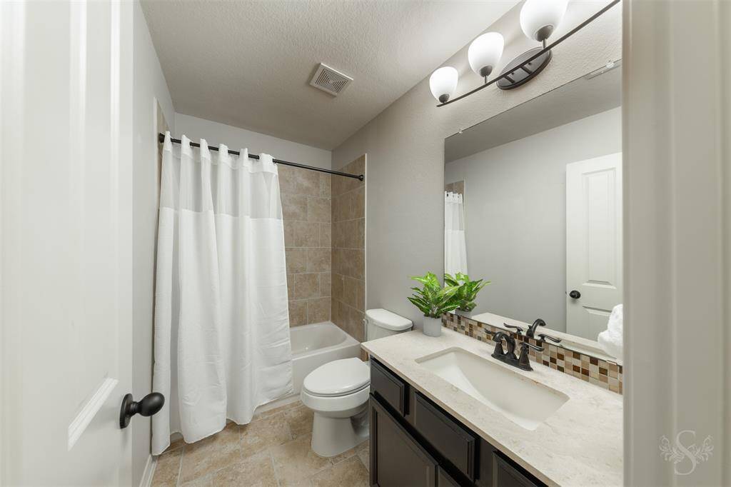 Full bath #2, located upstairs.