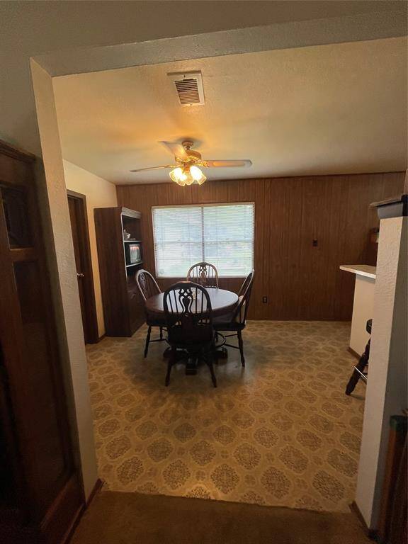 Breakfast area between kitchen and laundry room