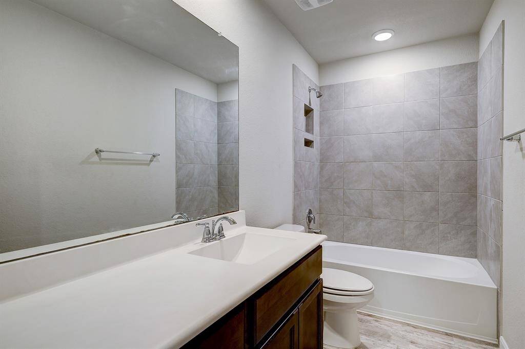 Bathroom 3 - Up