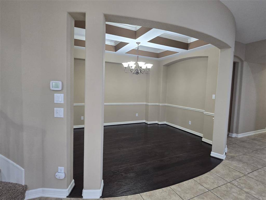 Dining room great for entertaining