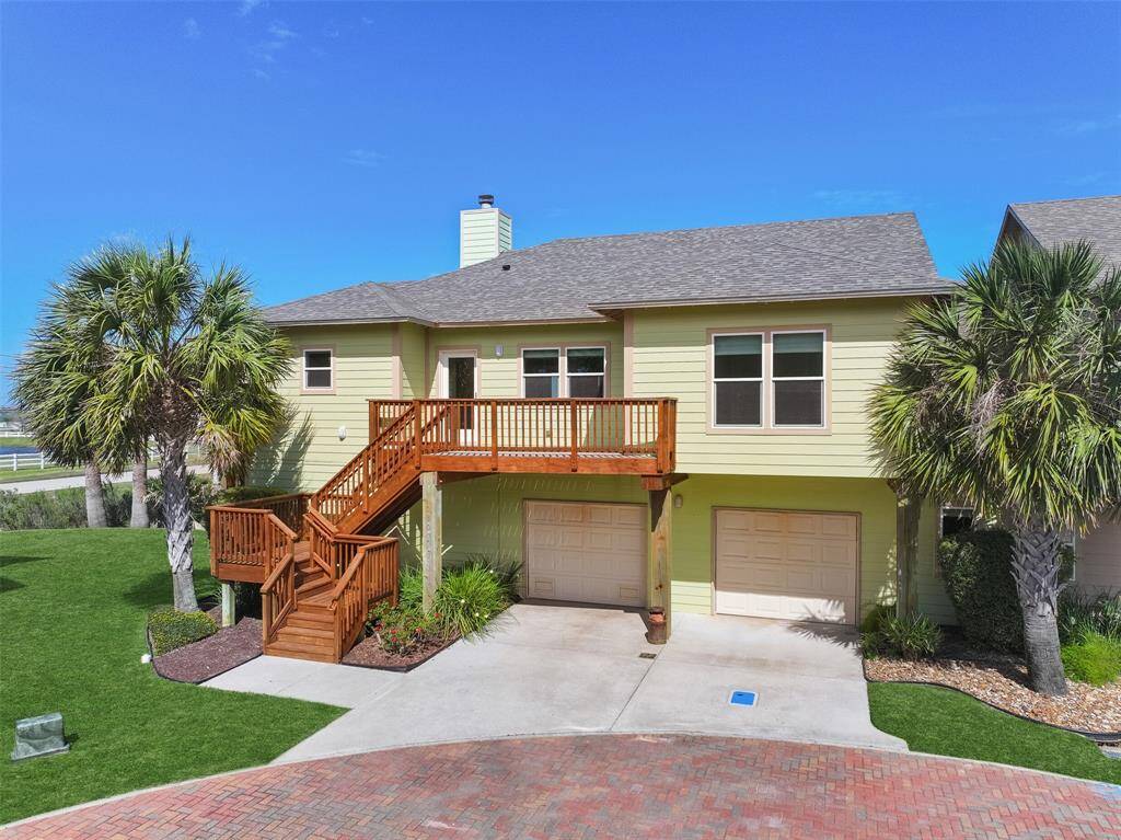 The island life is meant to be a slower pace where you stop to enjoy all that there is to offer - fishing, golfing, bird watching, kayaking - you name it! In Campeche SHores, you gain even more time because the HOA maintains the yard, landscaping, and irrigation!