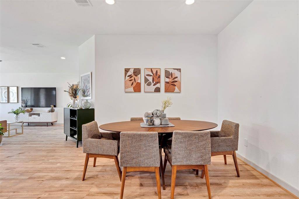 The cozy corner dining area exudes a homey feel, providing the perfect setting for enjoyable meals and cherished moments with loved ones.