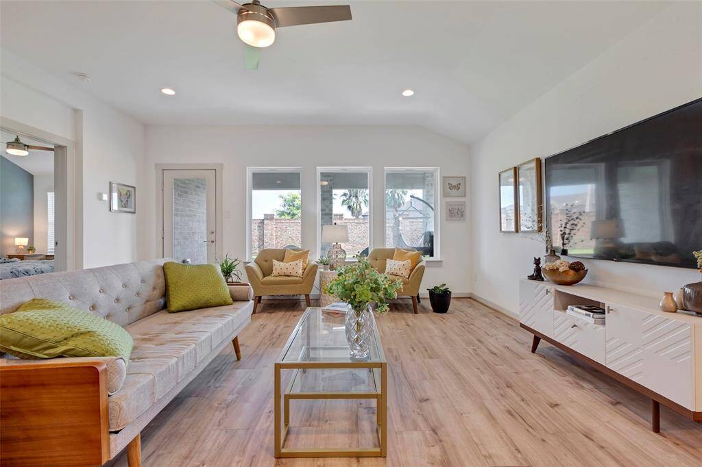 Here’s a closer view of the living area, sure to inspire your vision for how to set it up to perfectly match your style and preferences.