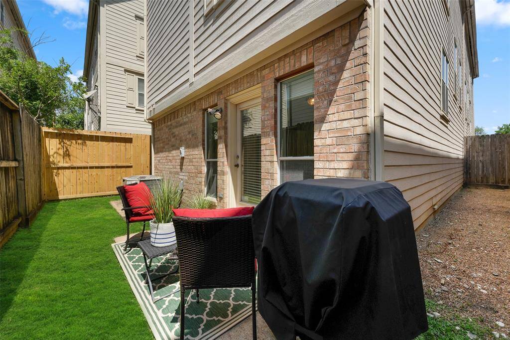 View of side and back yard. Gas line hookup for grill.