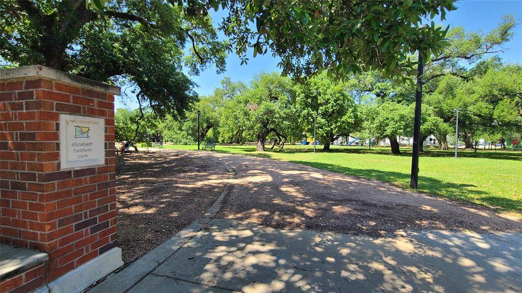 Just steps away and voted one of the "Top 10 Best Parks in Houston," Elizabeth Baldwin Park with 100 year old oak trees and several walking paths.