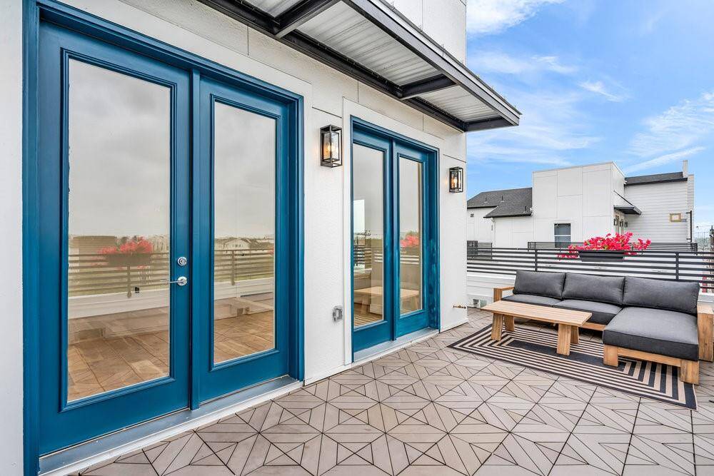 Similar roof terrace, actual roof terrace has sliding glass doors