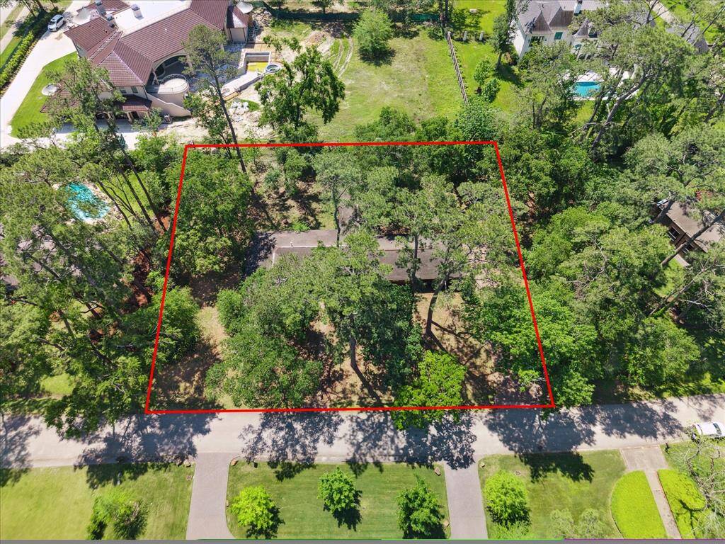 This is a rough outline example of the lot. The lot lines are not exact and should be verified via survey.