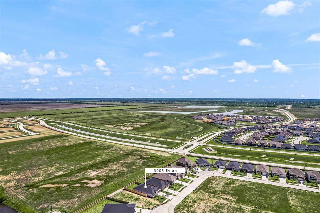 Live the good life in Westland Ranch—a vibrant League City community with resort-style amenities, top-rated schools, and scenic trails. Enjoy small-town charm just minutes from shopping, dining, and major highways.
