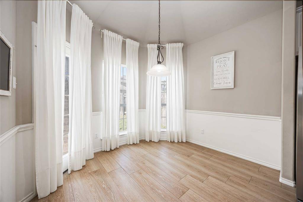 Charming breakfast room just off the kitchen, featuring bay windows that fill the space with natural light and warmth.