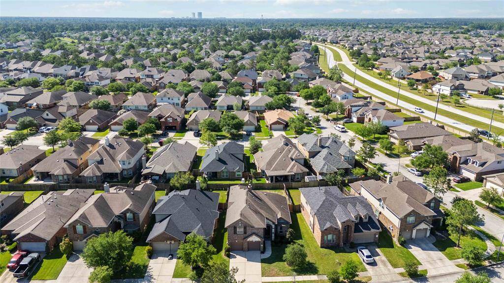 Enjoy peace of mind in a 24-hour manned gated community, offering enhanced security and a tranquil living environment.
