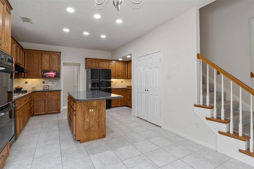 This kitchen is perfect for hosting and entertaining, offering seamless access to both the backyard and living areas. With ample counter space and plenty of natural light, it's a bright and inviting space where cooking and gathering are a joy.