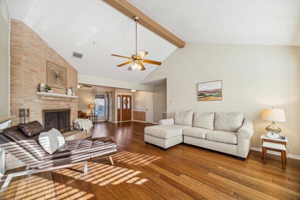 Host lavish dinner parties or small casual gatherings in this intimate formal dining room. Your friends and family are going to love breaking bread with you in this gorgeous space.