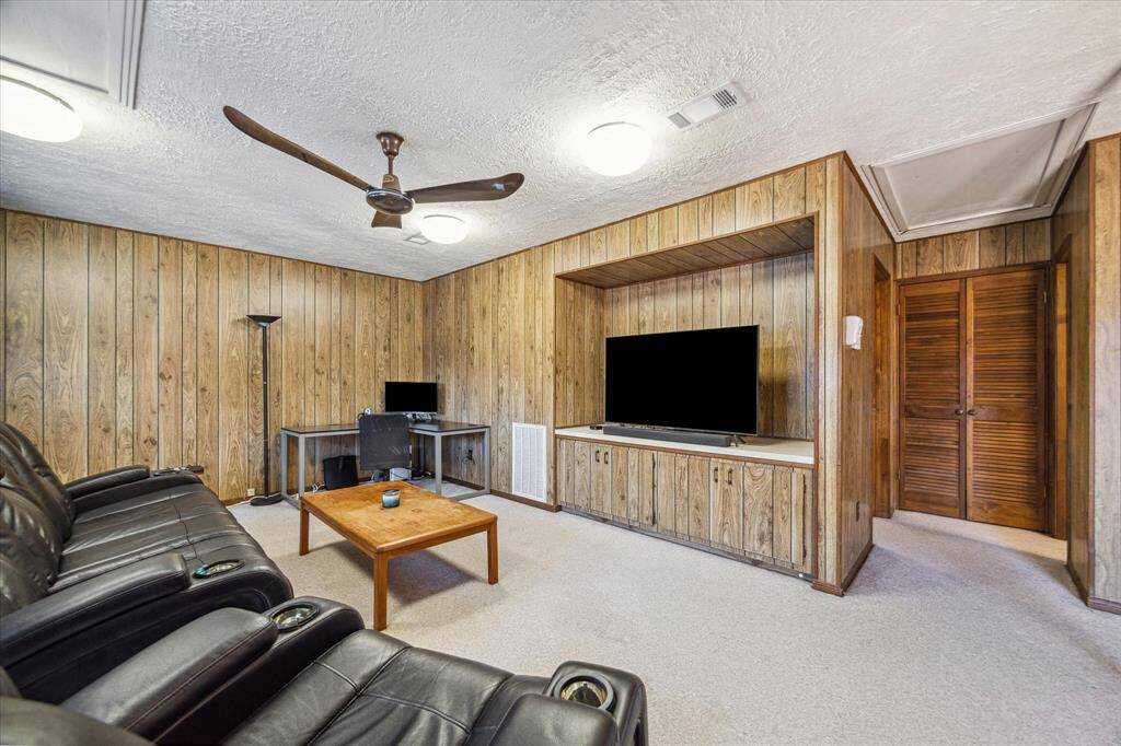 Let your imagination run wild with all of the possibilities. Guest quarters provide a great space for a game room, home office, kids playroom, man cave, craft space, and so much more.