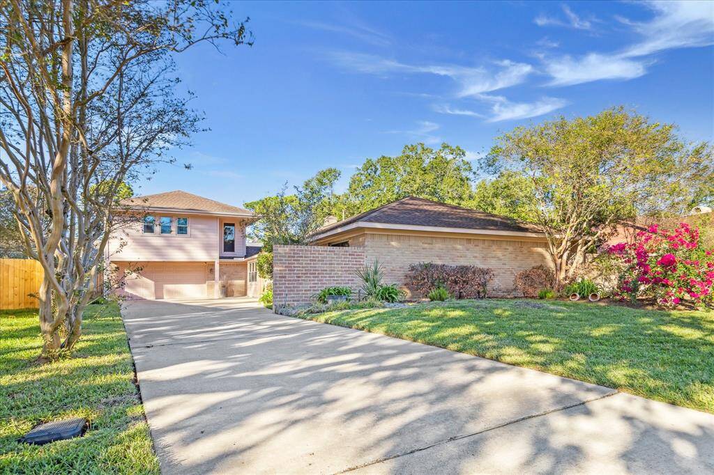 Come and experience the best of this home and the Sugar Creek lifestyle! With a spacious open floor plan designed for entertaining and comfortable daily living, 4 bedrooms plus guest quarters, a covered summer kitchen, and serene outdoor spaces, this home has it all. Ideally located just one block from amenities and close to schools. It’s a home that truly has it all, offering comfort, style, and an unbeatable location.
