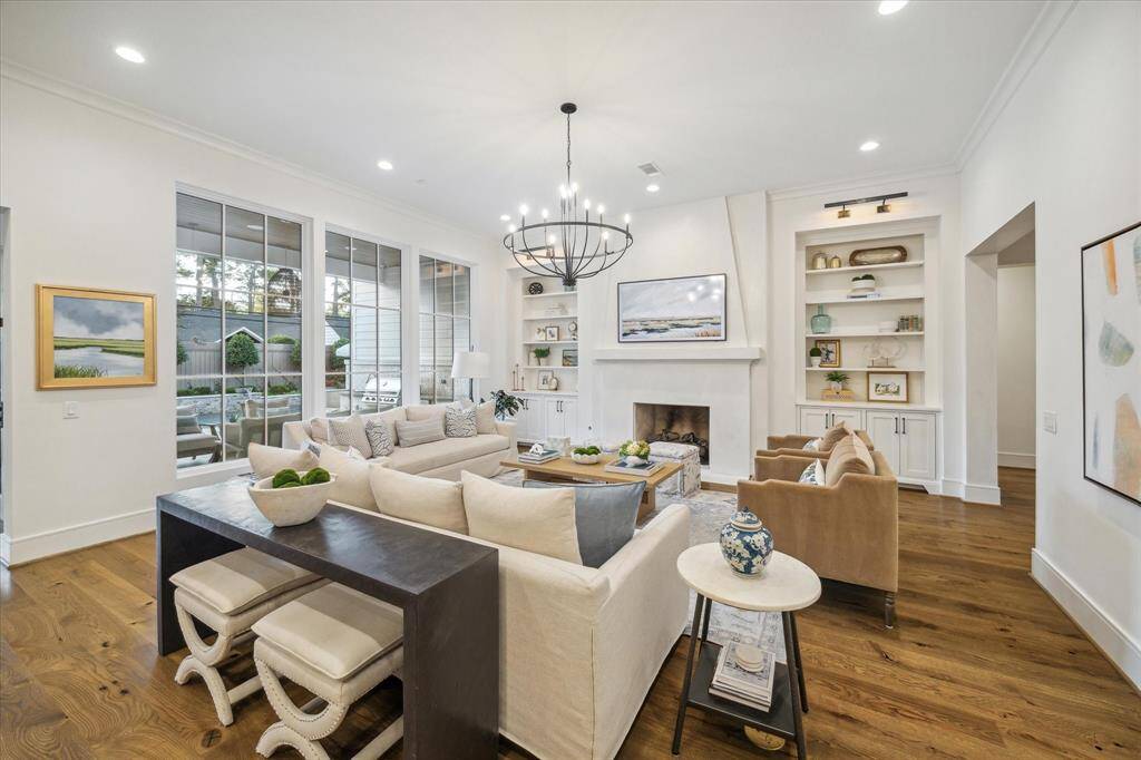 Expansive custom 6 pane windows allow for lots of natural light