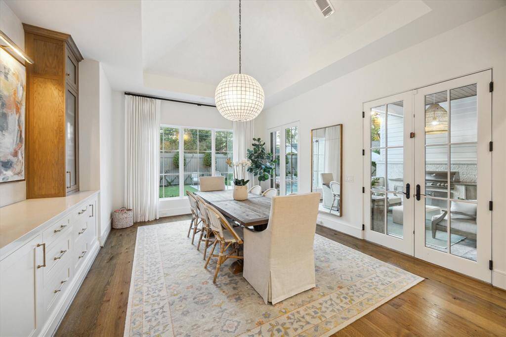 Dining room opens to outdoor back patio