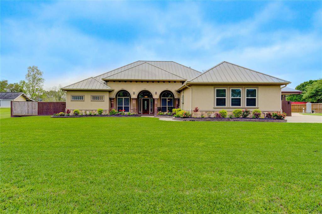 Paradise awaits! Some things you just gotta see to believe and this home is one of those things you gotta see!