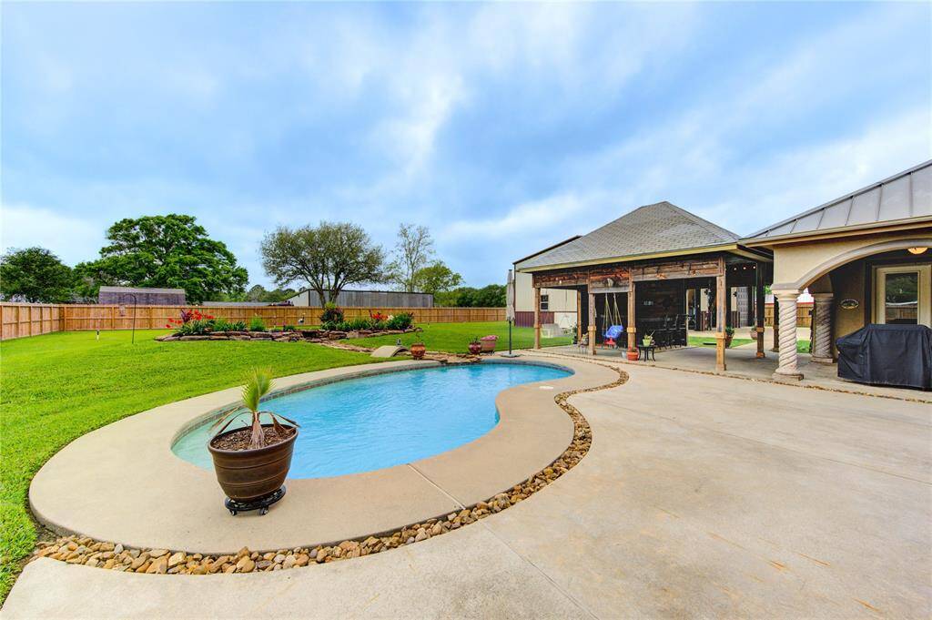 Volleyball, croquet, baseball? Plenty of room for the kiddos and the fur babies to run and play!