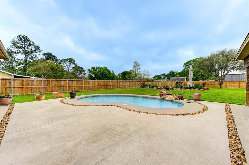 Concrete deck and all concrete surfaces were powerwashed a few days after photos were taken. Everything is pristine clean and ready for YOU!