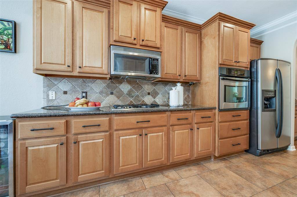 Kitchen with lots of cabinets, granite counter, SS appliances