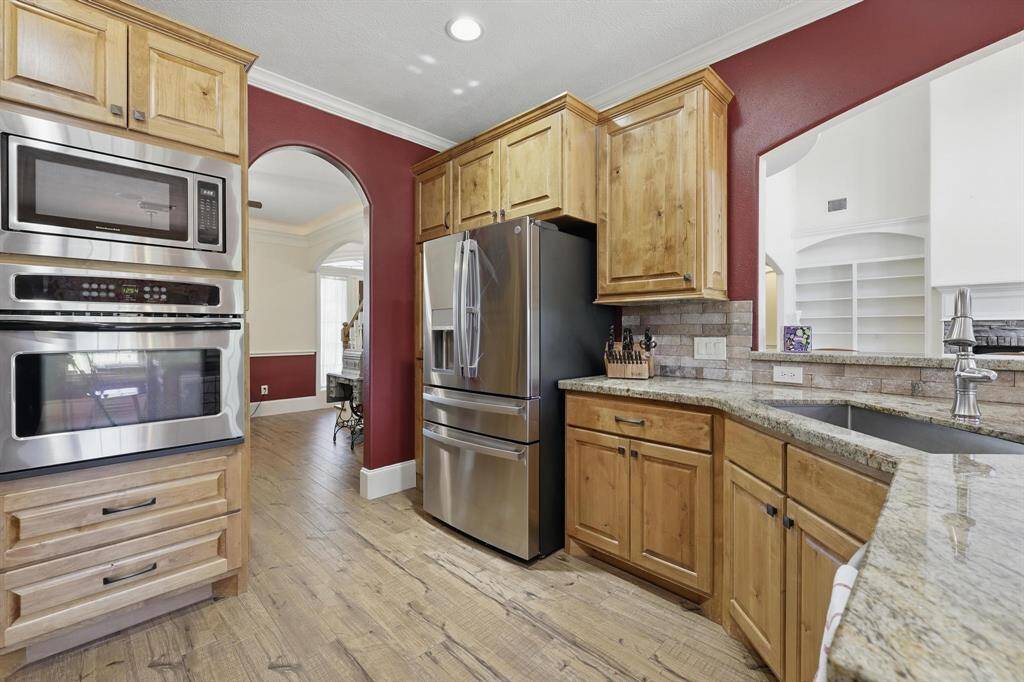A large, deep sink pairs perfectly with generous countertop space—ideal for prepping meals and laying out food and beverages when entertaining.