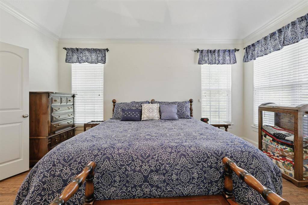 The spacious primary bedroom easily accommodates a king-sized bed, with plenty of room to spare—perfect for relaxing or spending quiet moments with family.