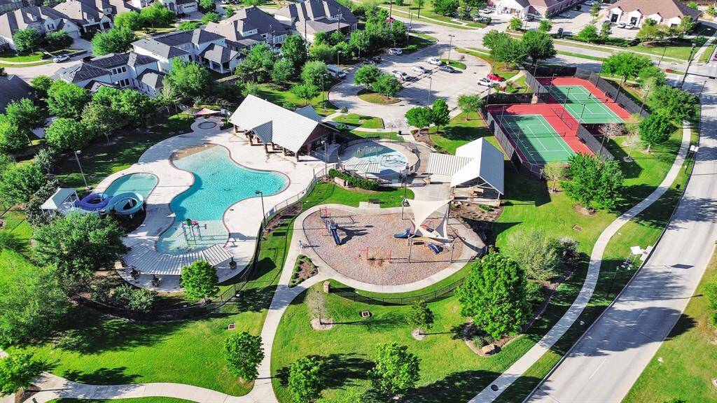 Nearby Cinco Ranch amenities.