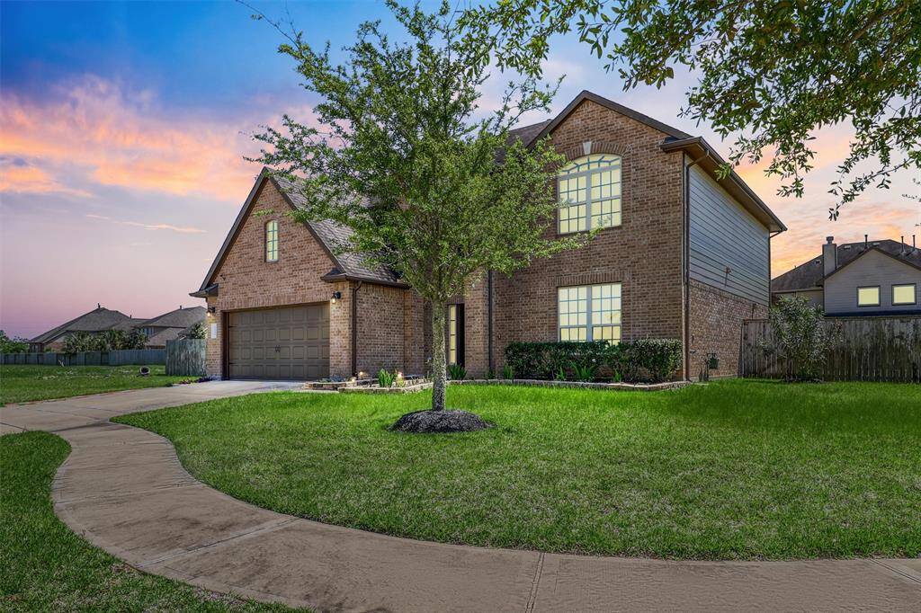 Impressive curb appeal meets quiet cul-de-sac living—this all-brick DR Horton beauty sits on an oversized lot with mature landscaping, a 2-car garage, and inviting architectural charm.