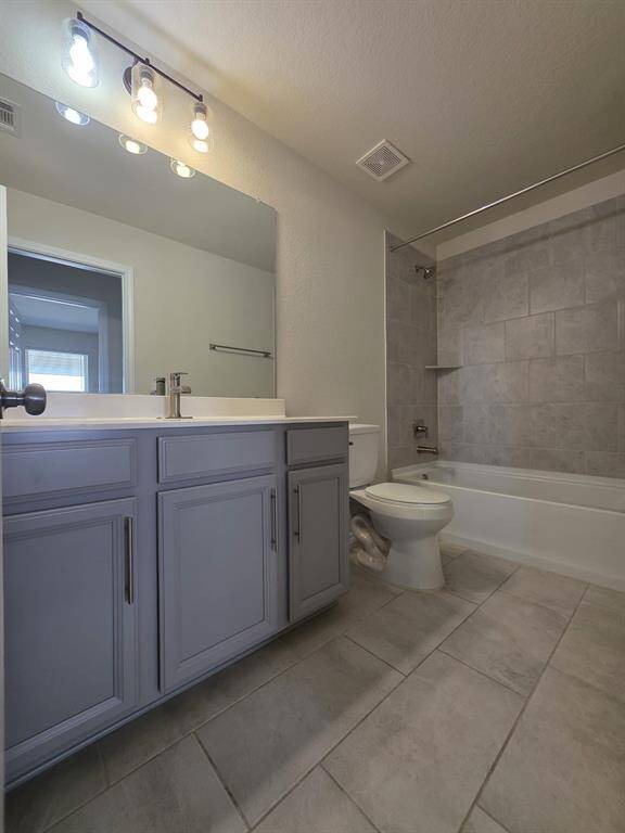 Secondary full bathroom shower and tub combination (2nd floor)