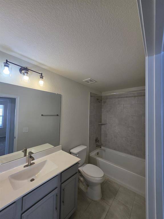 Secondary full bathroom shower and tub combination (2nd floor)