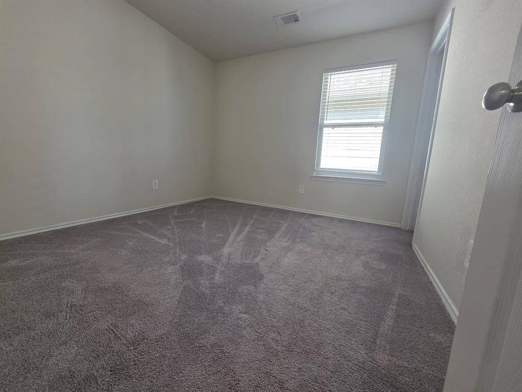 Spacious 2nd bedroom