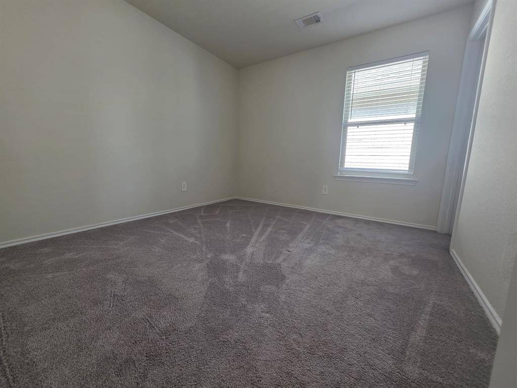 Spacious 2nd bedroom